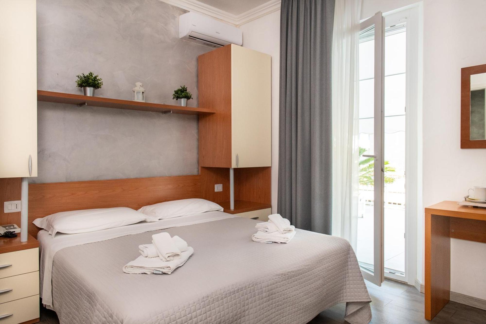 Hotel Hawaii Bed And Coffee Риччоне Номер фото