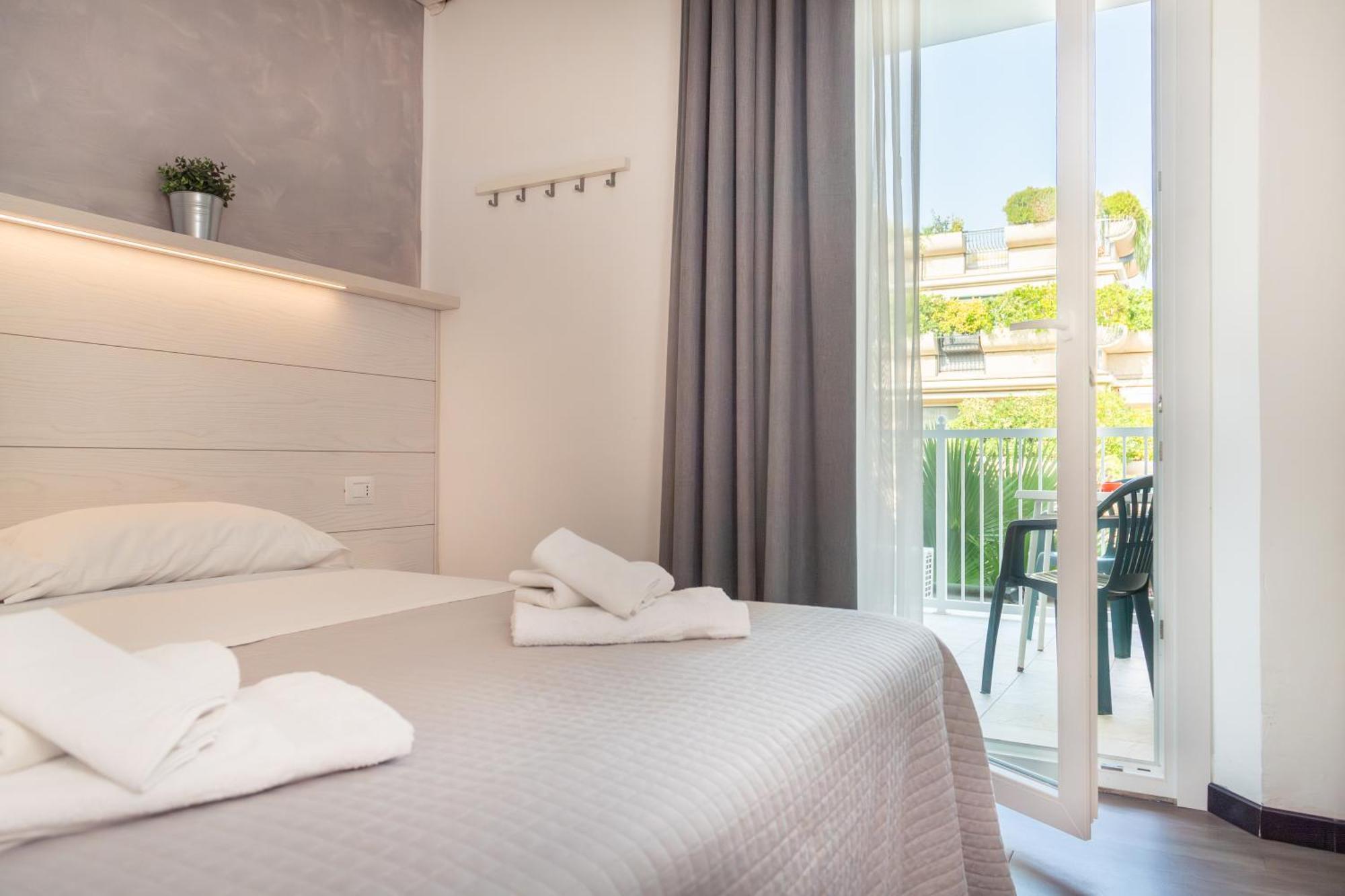Hotel Hawaii Bed And Coffee Риччоне Номер фото