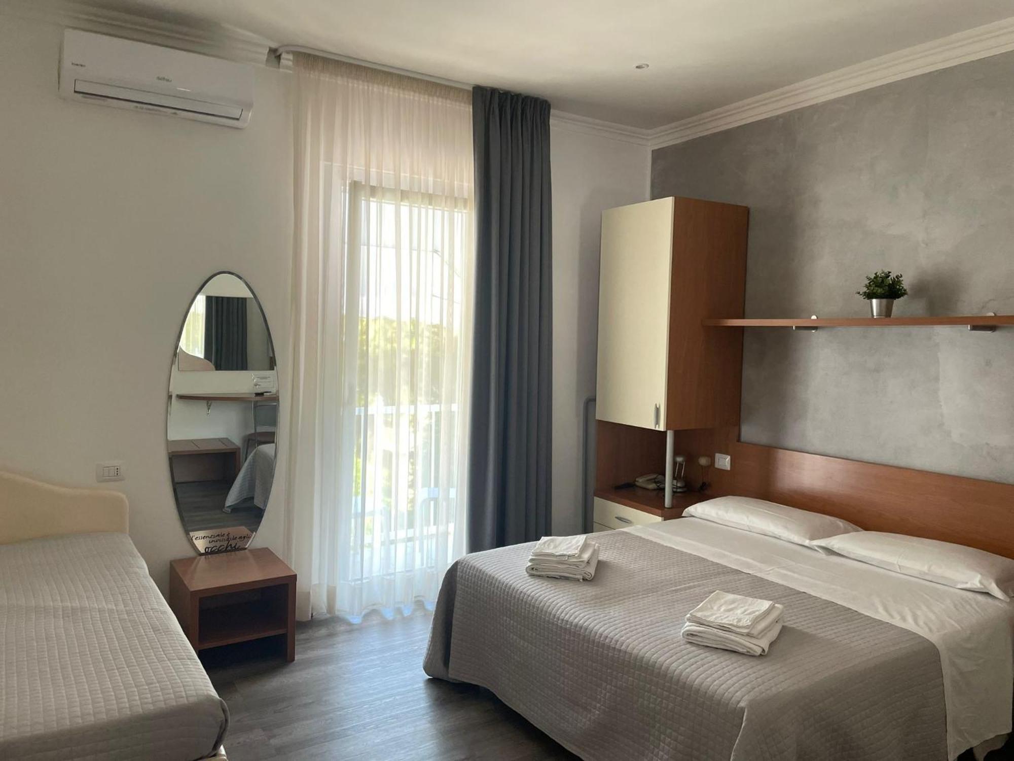 Hotel Hawaii Bed And Coffee Риччоне Экстерьер фото