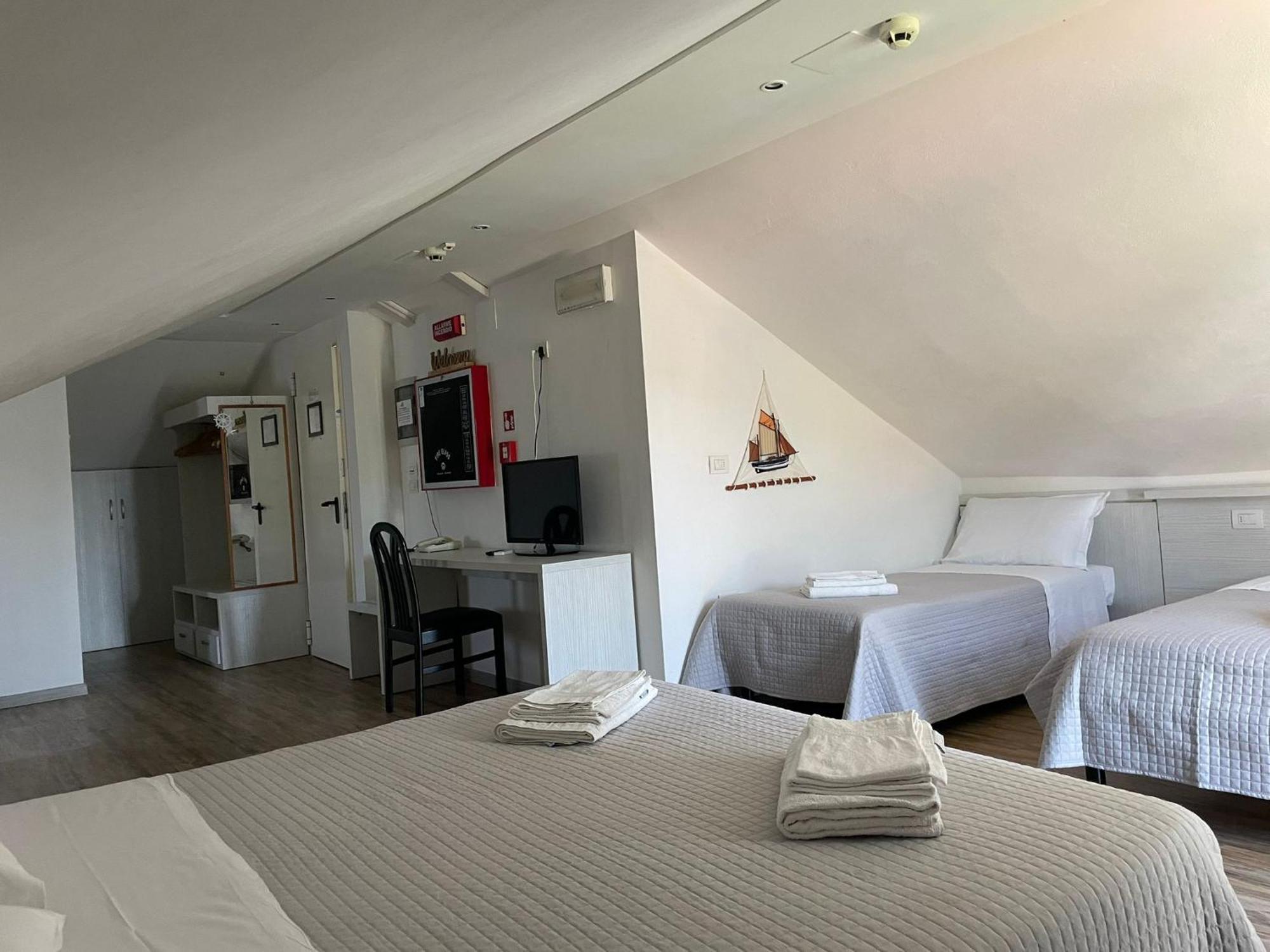 Hotel Hawaii Bed And Coffee Риччоне Экстерьер фото